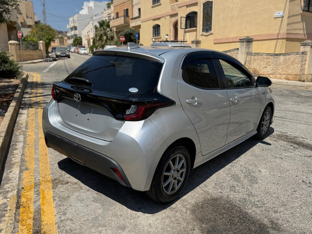 Toyota Yaris (15cc petrol)