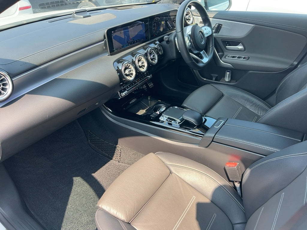 Mercedes-Benz 200d (Sunroof)