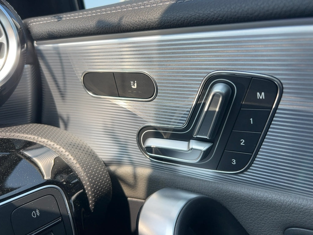 Mercedes-Benz 200d (Sunroof)