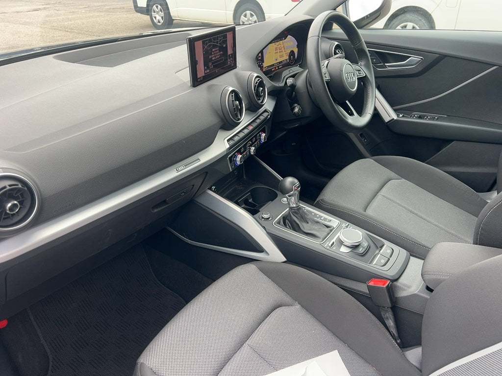 SUNROOF - Audi Q2 TFSI