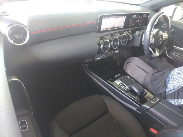 Mercedes A180 Premium Plus (Sunroof)