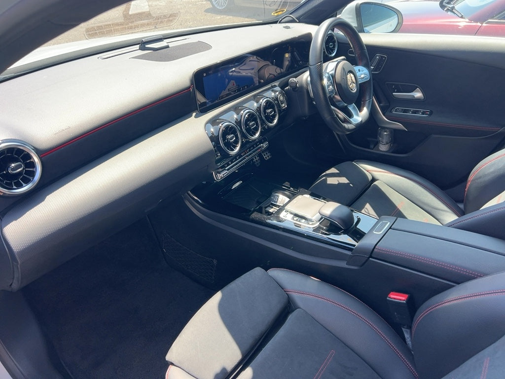 Mercedes A180 Premium Plus (Sunroof)